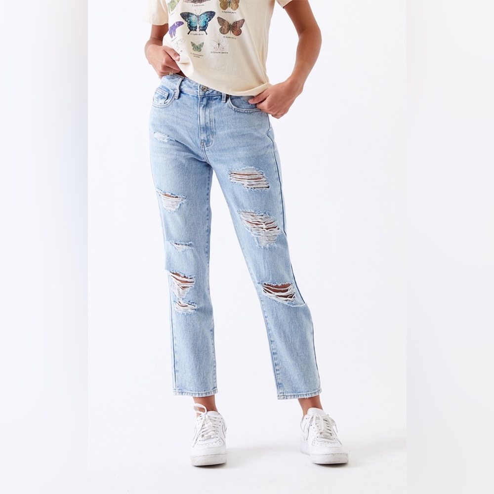 Women’s PacSun Distressed Light Wash Mom Jeans, Size 26
